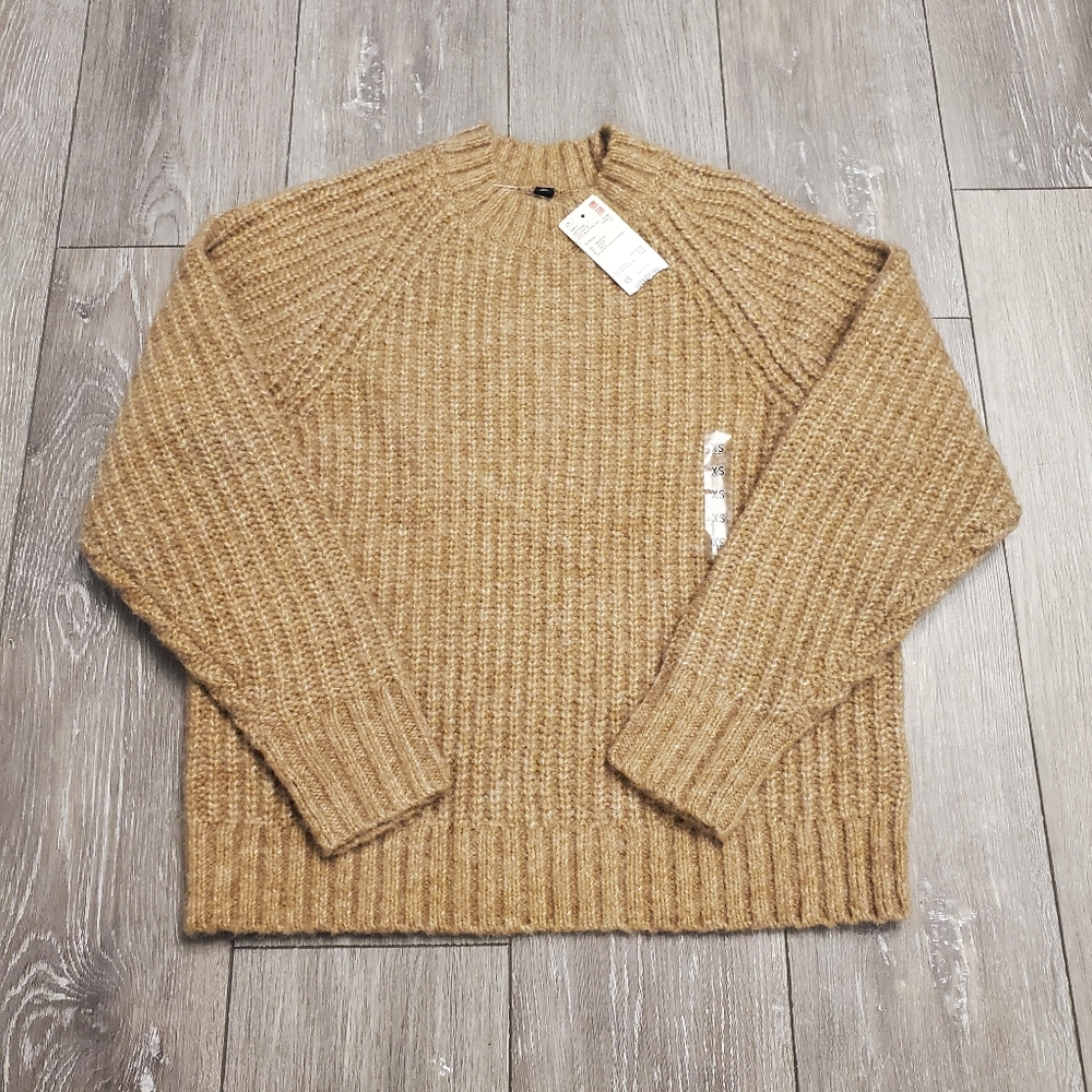 NWT. Uniqlo Beige Mock Neck Sweater XS. BRAND NEW.